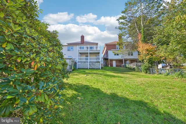 16 NEW RD, Aston, PA 19014