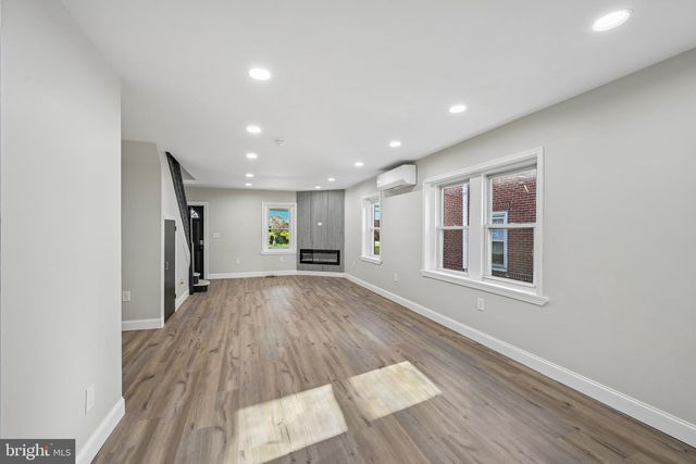 16 NEW RD, Aston, PA 19014