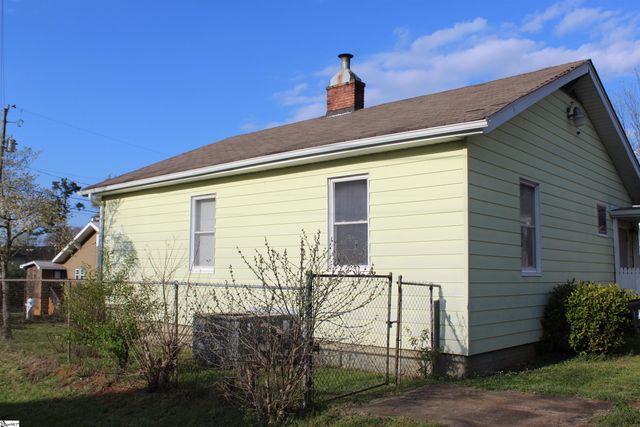 2510 E Brown Street, Seneca, SC 29678
