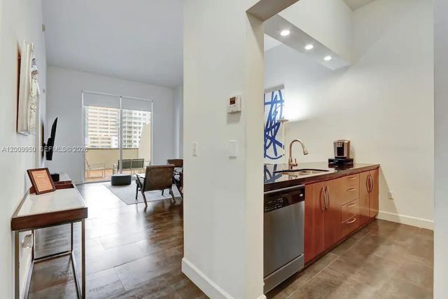 1200 Brickell Bay Dr 1404, Miami, FL 33131