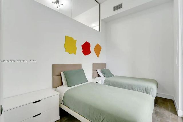 1200 Brickell Bay Dr 1404, Miami, FL 33131