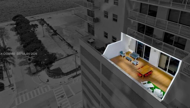 1200 Brickell Bay Dr 1404, Miami, FL 33131