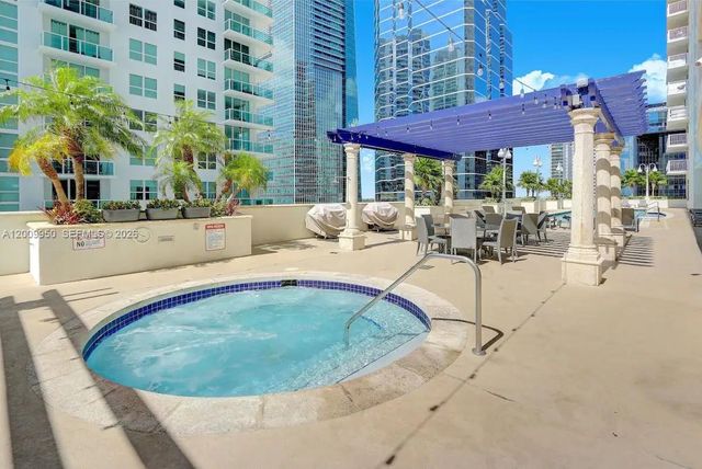 1200 Brickell Bay Dr 1404, Miami, FL 33131