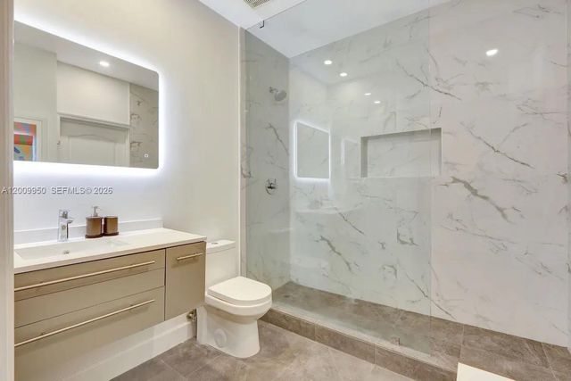 1200 Brickell Bay Dr 1404, Miami, FL 33131