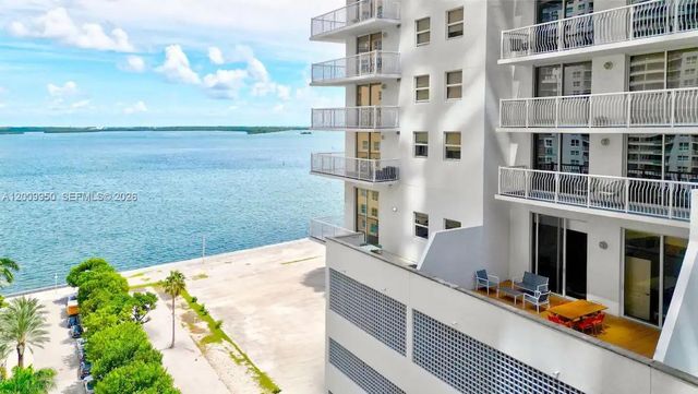 1200 Brickell Bay Dr 1404, Miami, FL 33131