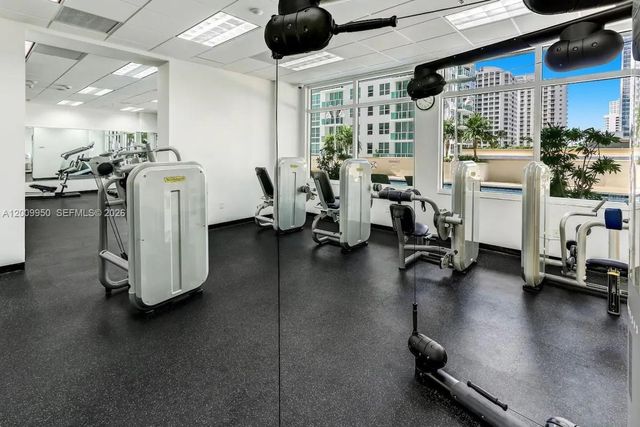 1200 Brickell Bay Dr 1404, Miami, FL 33131