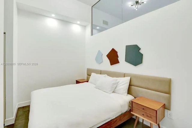 1200 Brickell Bay Dr 1404, Miami, FL 33131