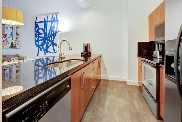 1200 Brickell Bay Dr 1404, Miami, FL 33131