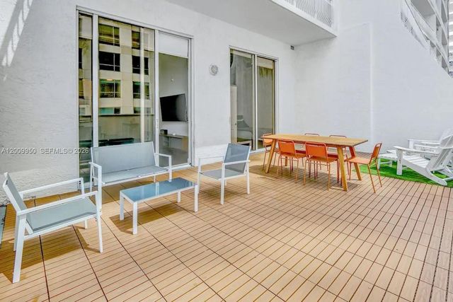 1200 Brickell Bay Dr 1404, Miami, FL 33131