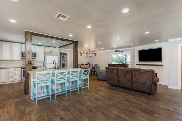 3701 Waldron, Corpus Christi, TX 78418