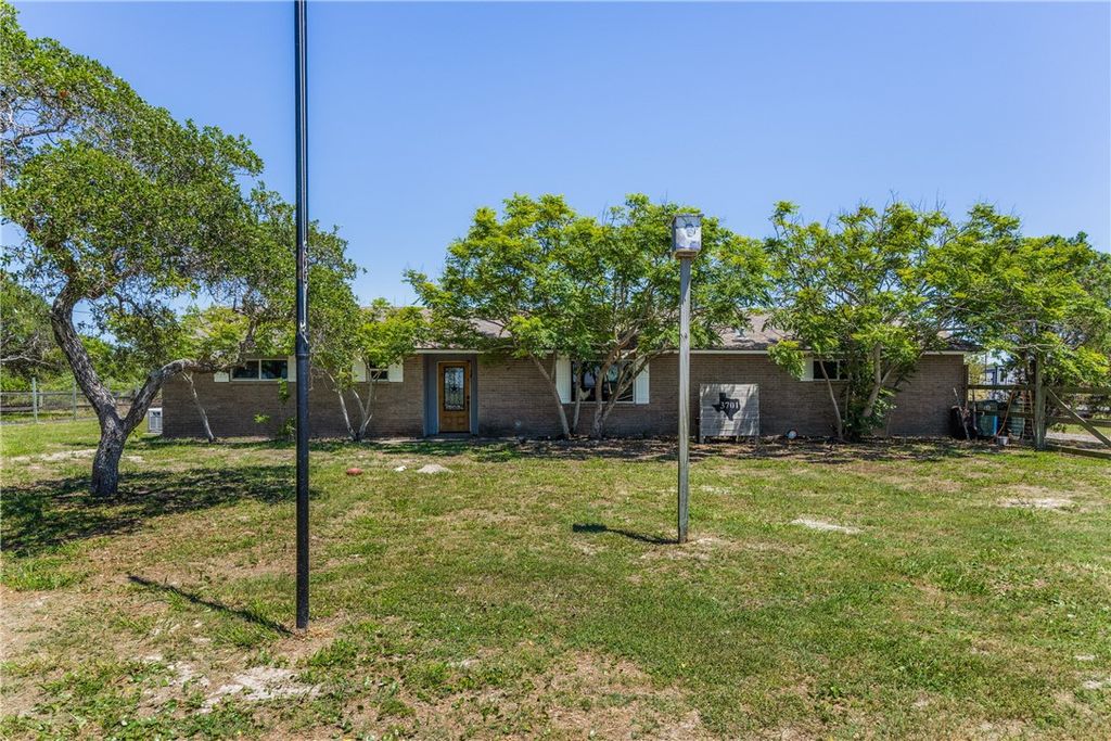 3701 Waldron, Corpus Christi, TX 78418