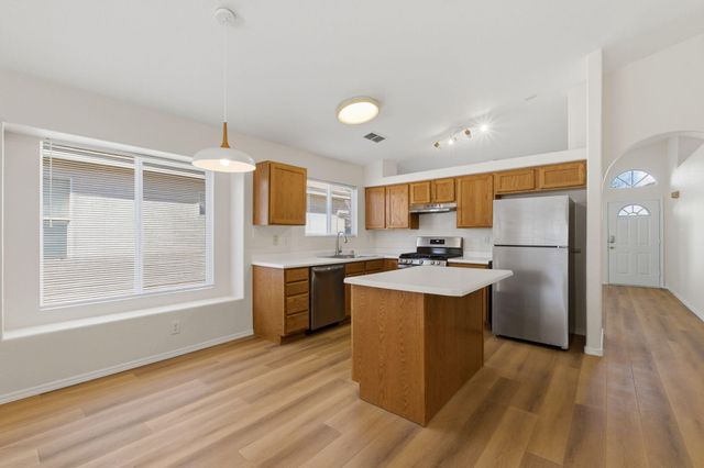 724 Morning Meadows Drive NE, Rio Rancho, NM 87144