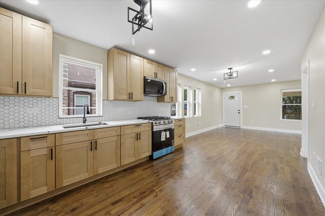 8817 S Parnell Avenue, Chicago, IL 60620