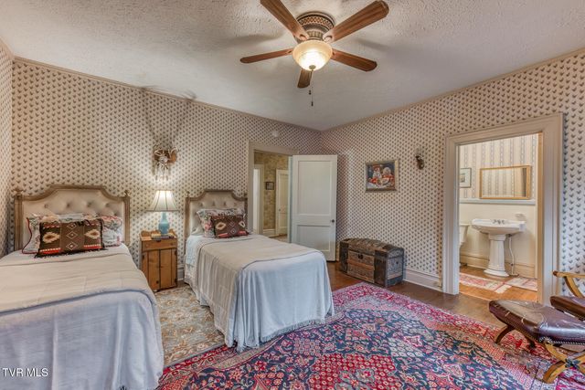 130 Solar Street, Bristol, VA 24201