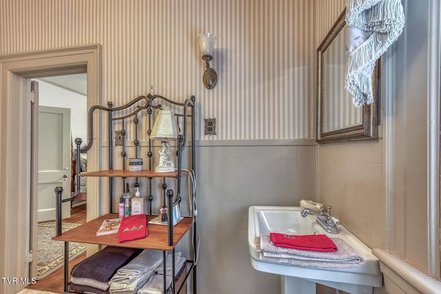 130 Solar Street, Bristol, VA 24201