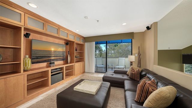 1904 HARBOURSIDE DRIVE 201, Longboat Key, FL 34228