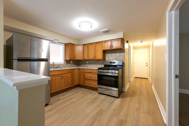 1018 S 11th Avenue G, Maywood, IL 60153
