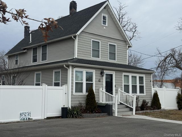 41 Brightside Avenue, Central Islip, NY 11722
