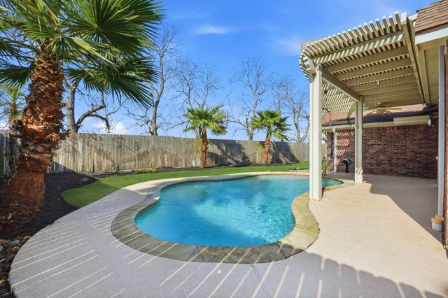 18915 Rustling Ridge Lane, Tomball, TX 77377