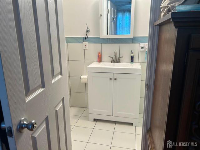129 hampton Street, Metuchen, NJ 08840