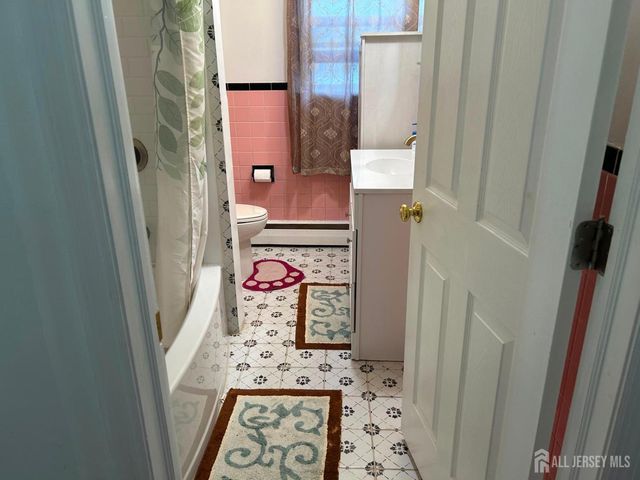 129 hampton Street, Metuchen, NJ 08840