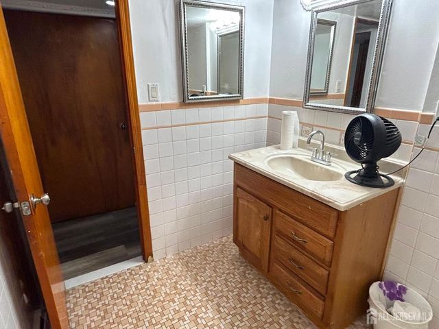 129 hampton Street, Metuchen, NJ 08840