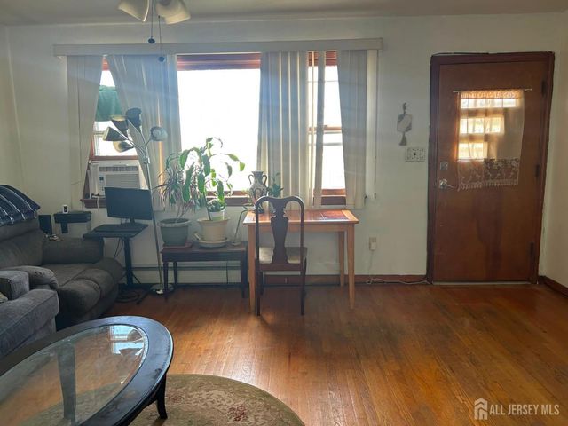 129 hampton Street, Metuchen, NJ 08840