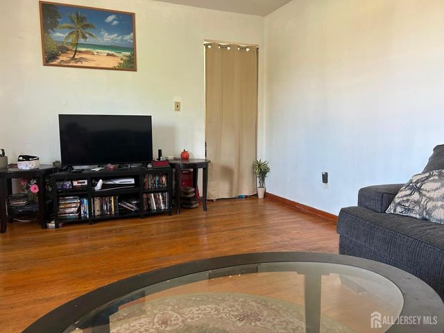 129 hampton Street, Metuchen, NJ 08840