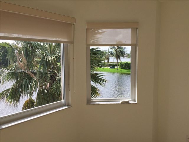 7233 NW 113th Ct, Doral, FL 33178