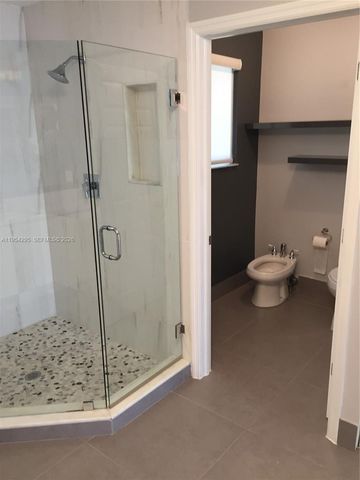 7233 NW 113th Ct, Doral, FL 33178