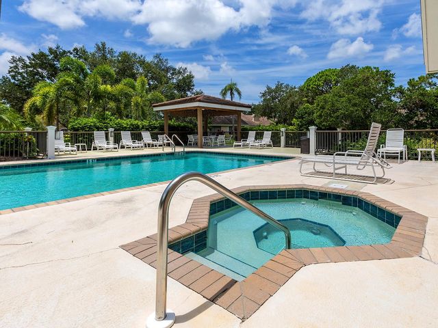 4022 PENSHURST PARK, Sarasota, FL 34235