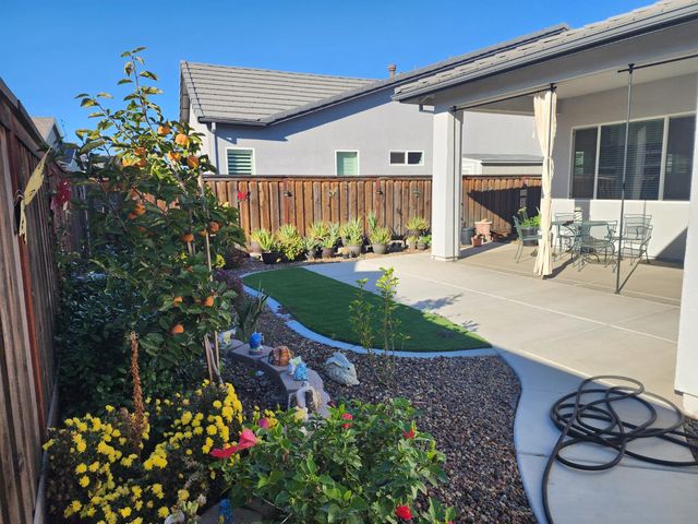 1267 Laurel Dr, Manteca, CA 95336