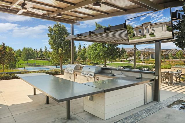 1267 Laurel Dr, Manteca, CA 95336