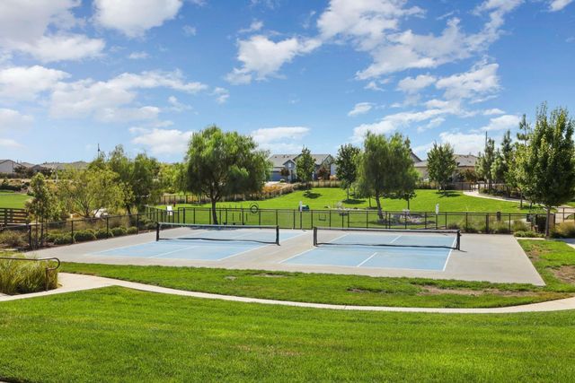 1267 Laurel Dr, Manteca, CA 95336