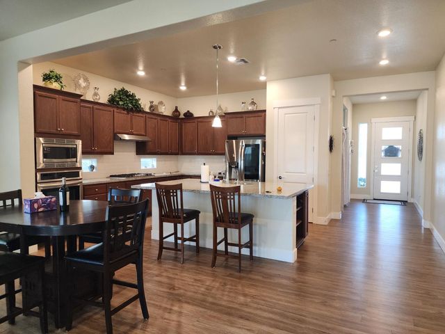 1267 Laurel Dr, Manteca, CA 95336