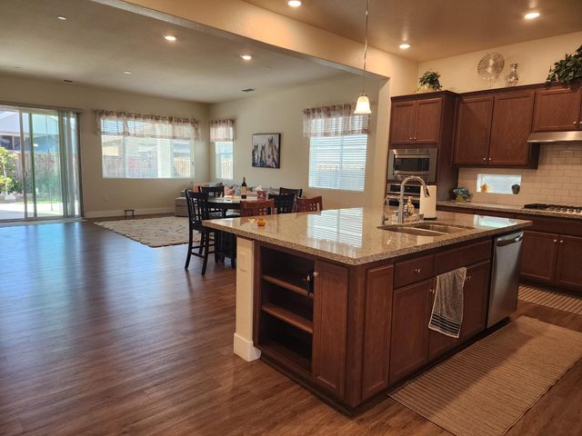 1267 Laurel Dr, Manteca, CA 95336