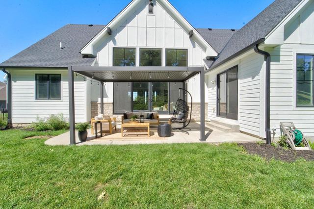 2412 Kilarney Way, Waunakee, WI 53597