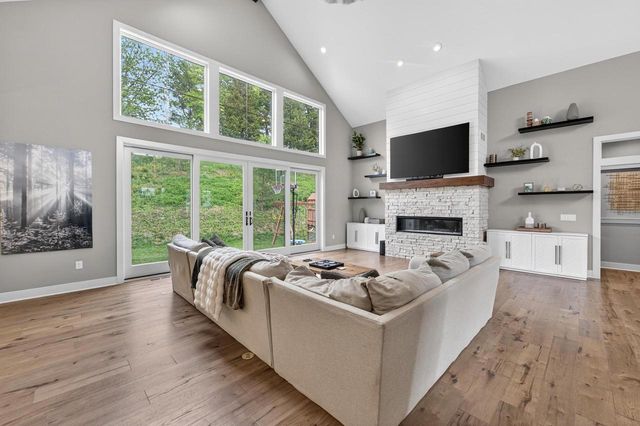 2412 Kilarney Way, Waunakee, WI 53597