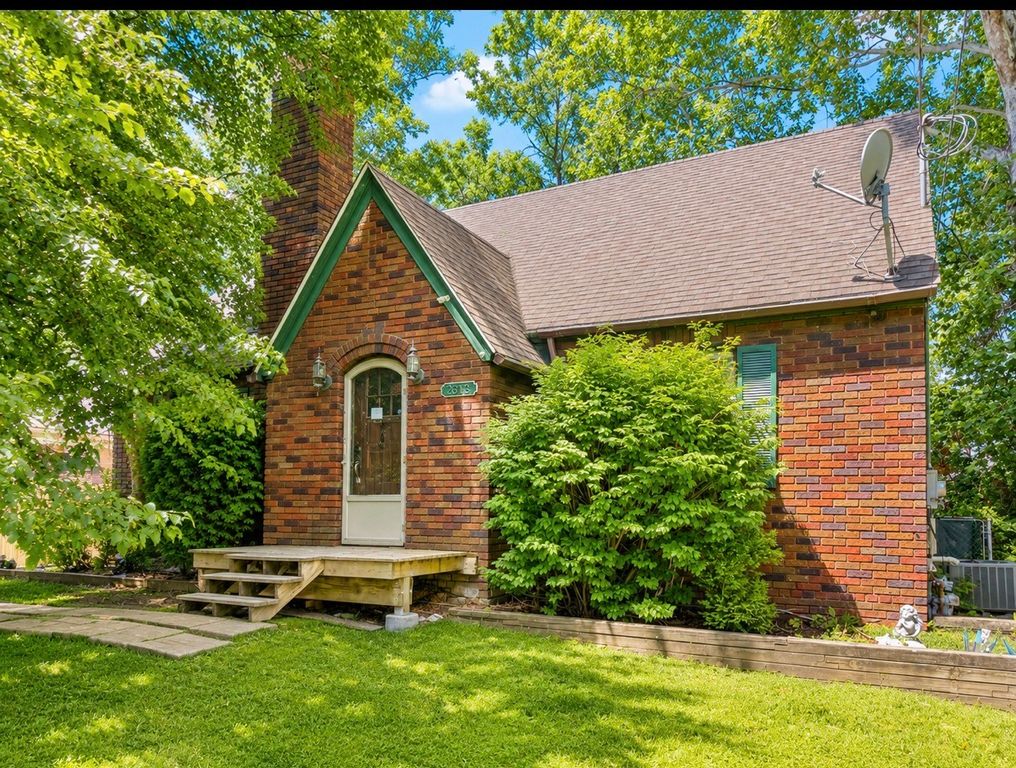 2618 30th Street, Des Moines, IA 50310