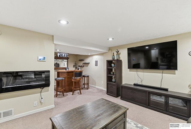 6703 Ogden Street, Omaha, NE 68104