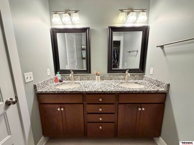 9415 Dutch Mill Lane, Lincoln, NE 68516