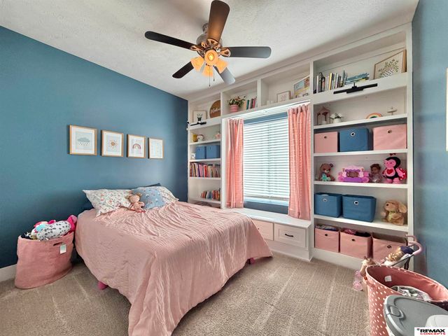 9415 Dutch Mill Lane, Lincoln, NE 68516