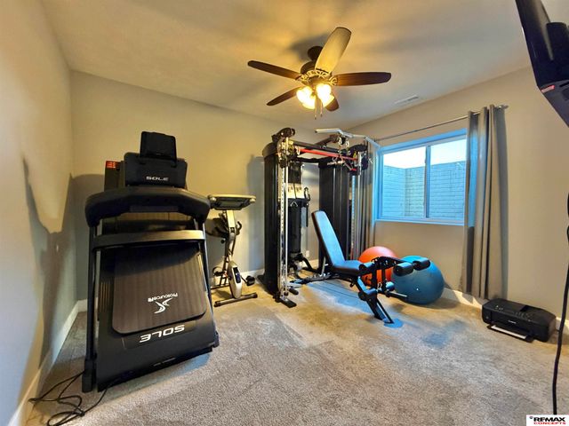 9415 Dutch Mill Lane, Lincoln, NE 68516