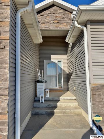 9415 Dutch Mill Lane, Lincoln, NE 68516