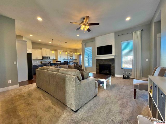 9415 Dutch Mill Lane, Lincoln, NE 68516