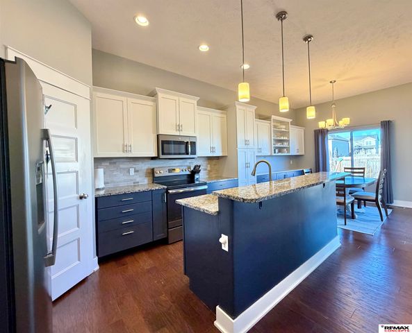 9415 Dutch Mill Lane, Lincoln, NE 68516