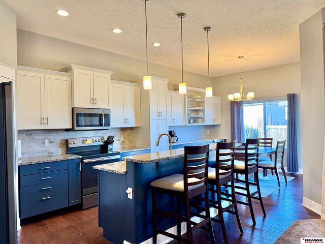 9415 Dutch Mill Lane, Lincoln, NE 68516