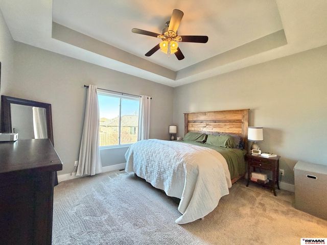 9415 Dutch Mill Lane, Lincoln, NE 68516