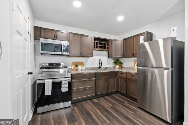 1386 PINEGLEN Drive, Riverdale, GA 30296