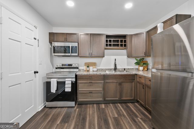 1386 PINEGLEN Drive, Riverdale, GA 30296